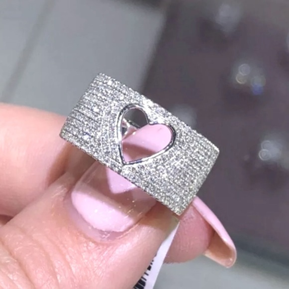 Huitan Jewelry - The Peekaboo Heart Band white sapphire 925 heart statement ring